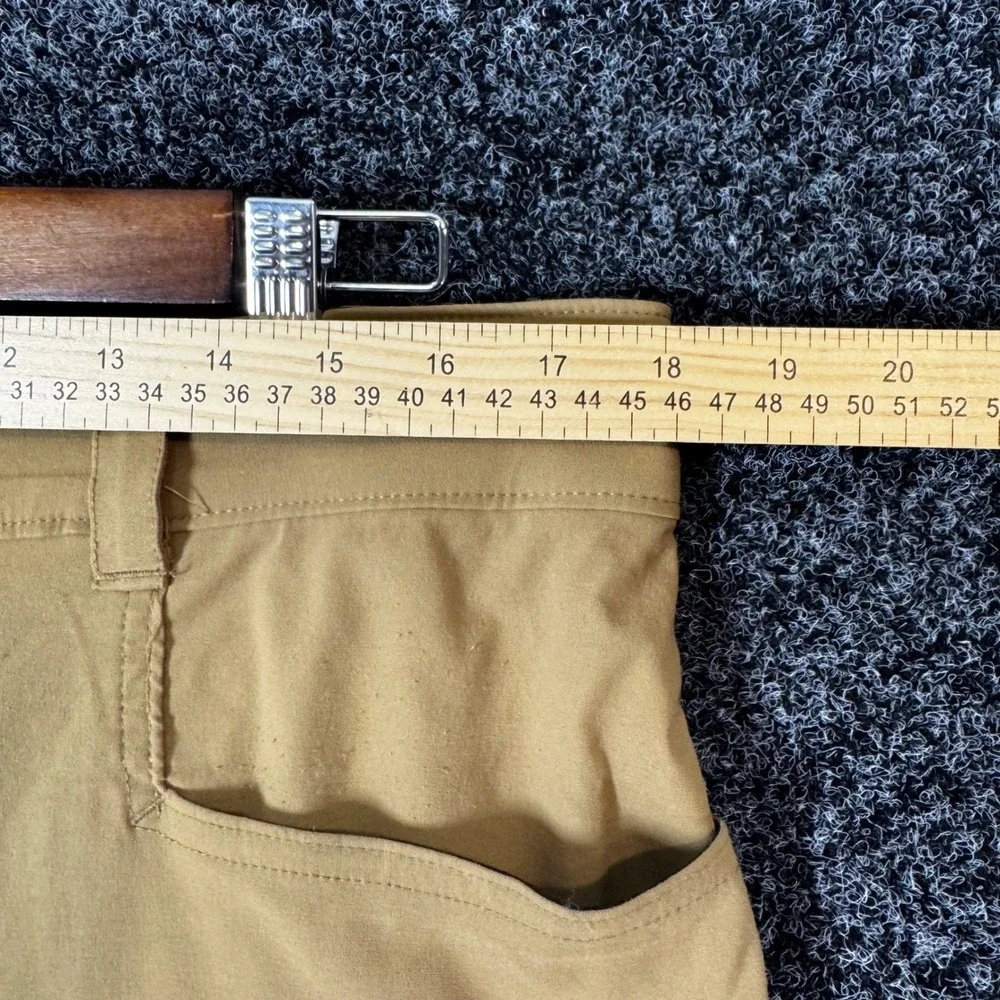 Orvis Mens Cargo Shorts Tan Khaki Nylon Blend Stretch Utility Pockets Size 34